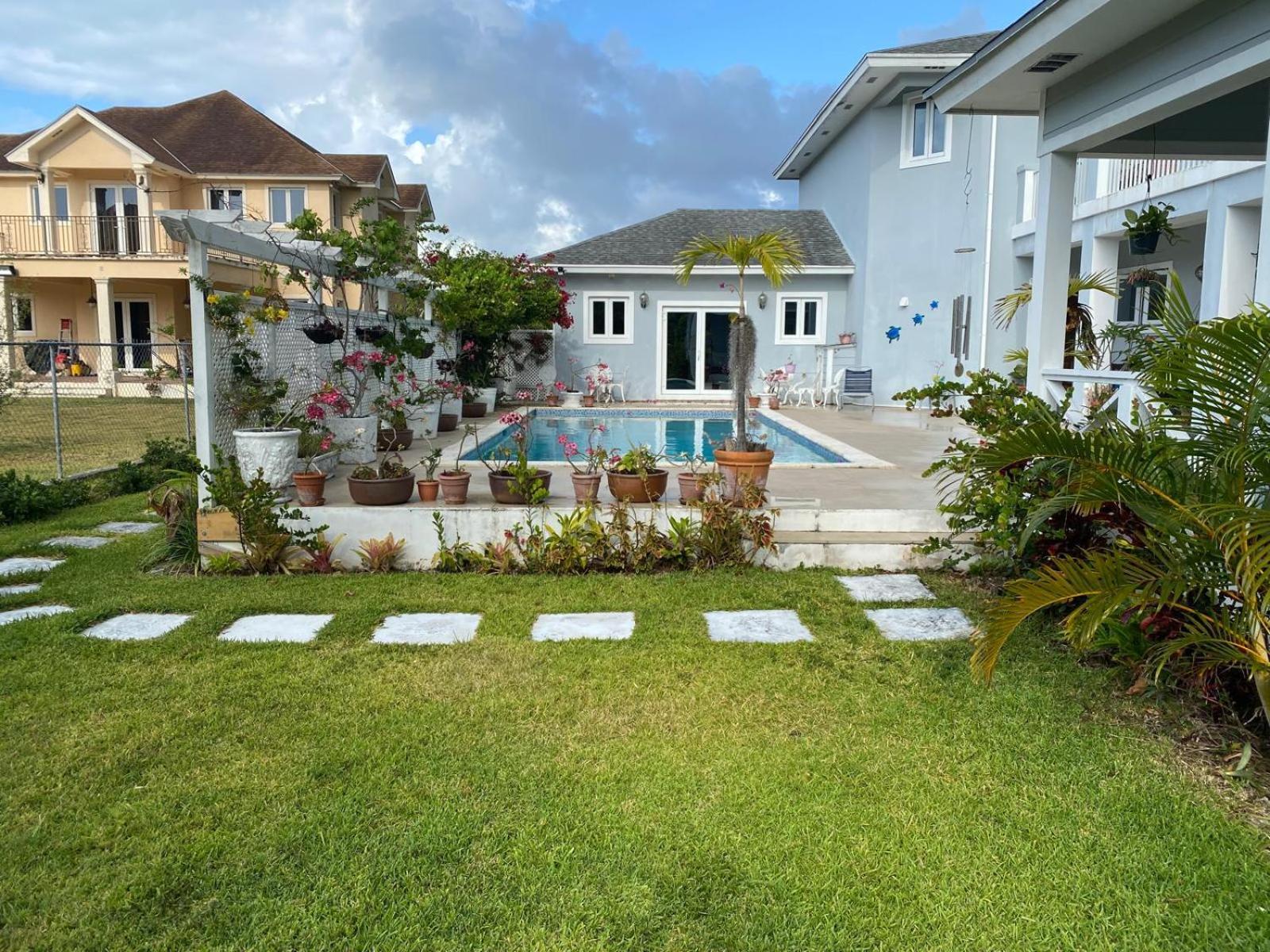 Sea Shells Apartment Nassau Exterior photo